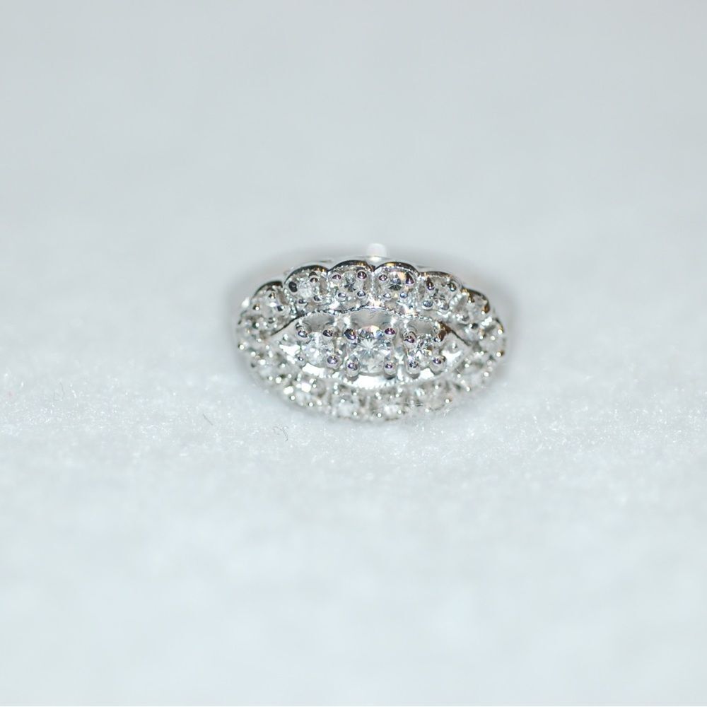 Vintage victorian style diamond and 14k white gold  cluster ring